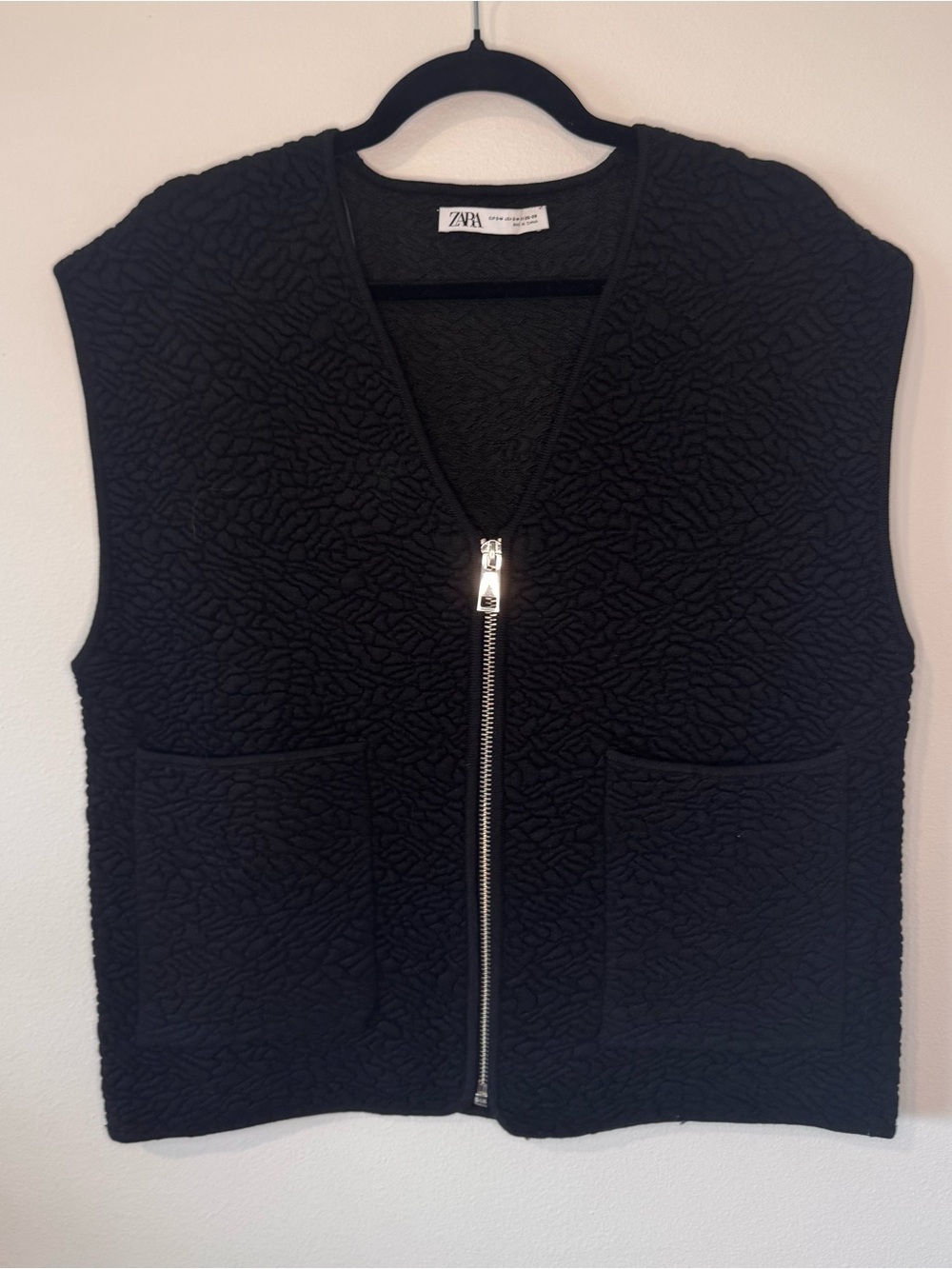 Zara Women’s Black Textured Quilted Zip Front Vest Size S/M Sleeveless Pockets